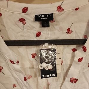 Torrid White Top with Red Lip and Lollipop Print